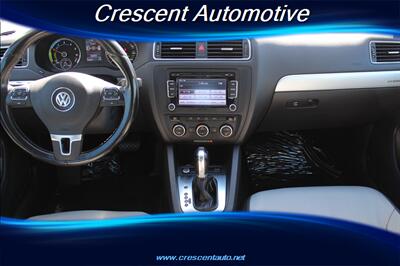 2013 Volkswagen Jetta Hybrid   - Photo 12 - Eugene, OR 97402