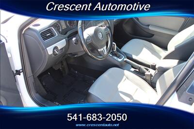 2013 Volkswagen Jetta Hybrid   - Photo 10 - Eugene, OR 97402