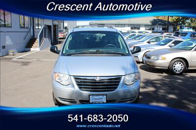 2006 Chrysler Town and Country Touring - Photo 3 - Eugene, OR 97402