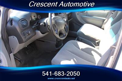 2006 Chrysler Town and Country Touring - Photo 10 - Eugene, OR 97402