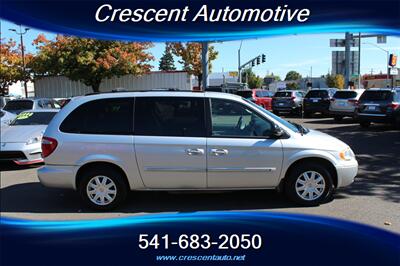 2006 Chrysler Town and Country Touring - Photo 5 - Eugene, OR 97402