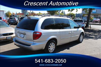 2006 Chrysler Town and Country Touring - Photo 6 - Eugene, OR 97402
