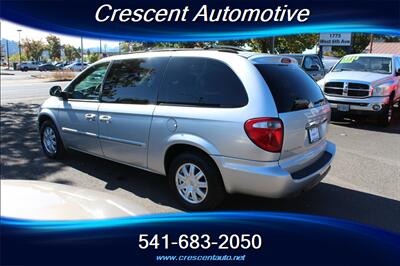 2006 Chrysler Town and Country Touring - Photo 8 - Eugene, OR 97402