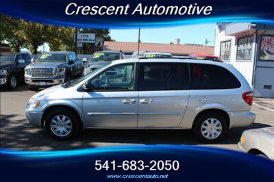 2006 Chrysler Town and Country Touring - Photo 9 - Eugene, OR 97402