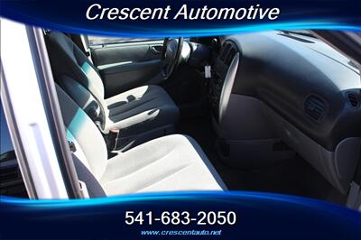 2006 Chrysler Town and Country Touring - Photo 13 - Eugene, OR 97402