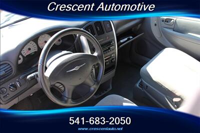 2006 Chrysler Town and Country Touring - Photo 11 - Eugene, OR 97402