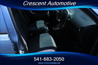 2006 Toyota Matrix   - Photo 12 - Eugene, OR 97402