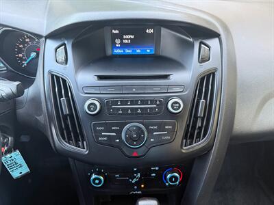 2015 Ford Focus S   - Photo 17 - Poulsbo, WA 98370