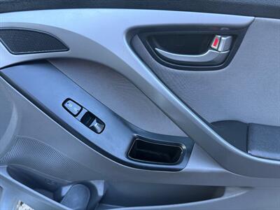 2016 Hyundai Elantra SE   - Photo 18 - Poulsbo, WA 98370