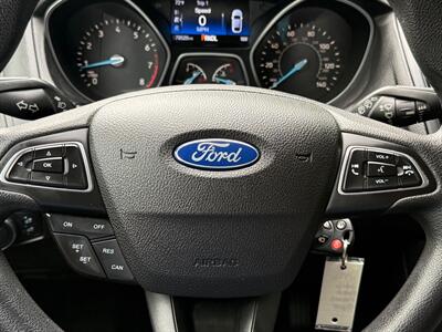 2016 Ford Focus SE   - Photo 13 - Poulsbo, WA 98370