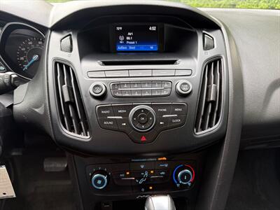 2016 Ford Focus SE   - Photo 18 - Poulsbo, WA 98370