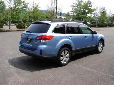 2010 Subaru Outback 2.5i Premium   - Photo 5 - Poulsbo, WA 98370