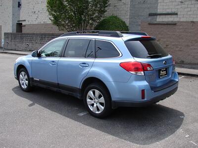 2010 Subaru Outback 2.5i Premium   - Photo 8 - Poulsbo, WA 98370