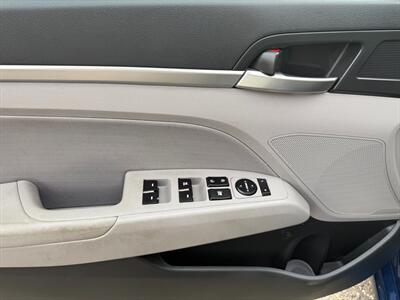 2019 Hyundai Elantra SEL   - Photo 14 - Poulsbo, WA 98370
