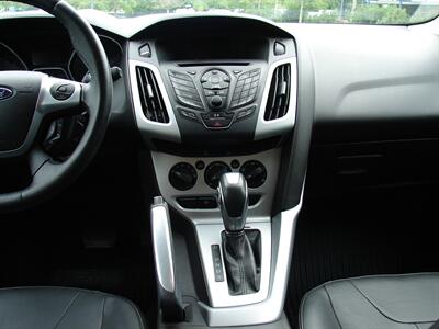 2013 Ford Focus SE   - Photo 17 - Poulsbo, WA 98370