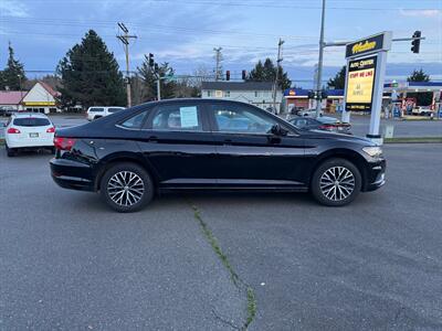 2020 Volkswagen Jetta SE   - Photo 2 - Poulsbo, WA 98370