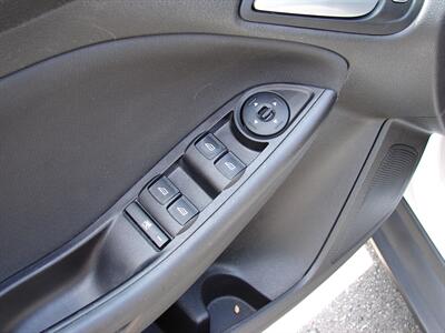 2015 Ford Focus SE   - Photo 12 - Poulsbo, WA 98370