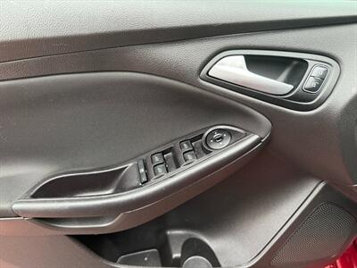 2016 Ford Focus SE   - Photo 13 - Poulsbo, WA 98370