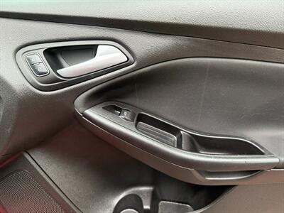 2016 Ford Focus SE   - Photo 22 - Poulsbo, WA 98370