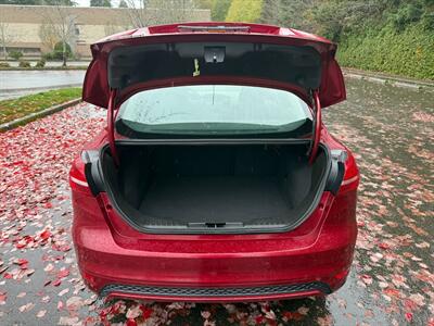 2016 Ford Focus SE   - Photo 7 - Poulsbo, WA 98370