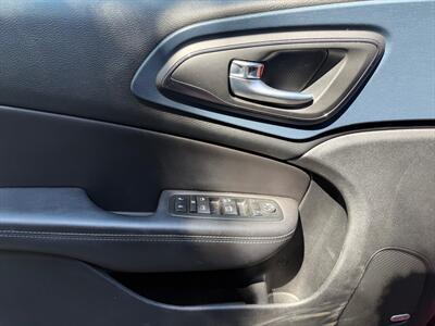 2015 Chrysler 200 Series S   - Photo 11 - Poulsbo, WA 98370