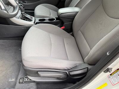 2016 Hyundai Elantra SE   - Photo 13 - Poulsbo, WA 98370