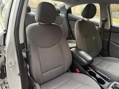 2016 Hyundai Elantra SE   - Photo 18 - Poulsbo, WA 98370