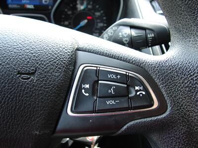 2016 Ford Focus SE   - Photo 18 - Poulsbo, WA 98370