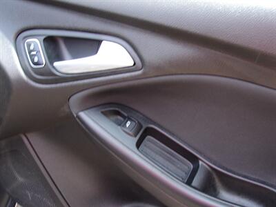 2016 Ford Focus SE   - Photo 22 - Poulsbo, WA 98370