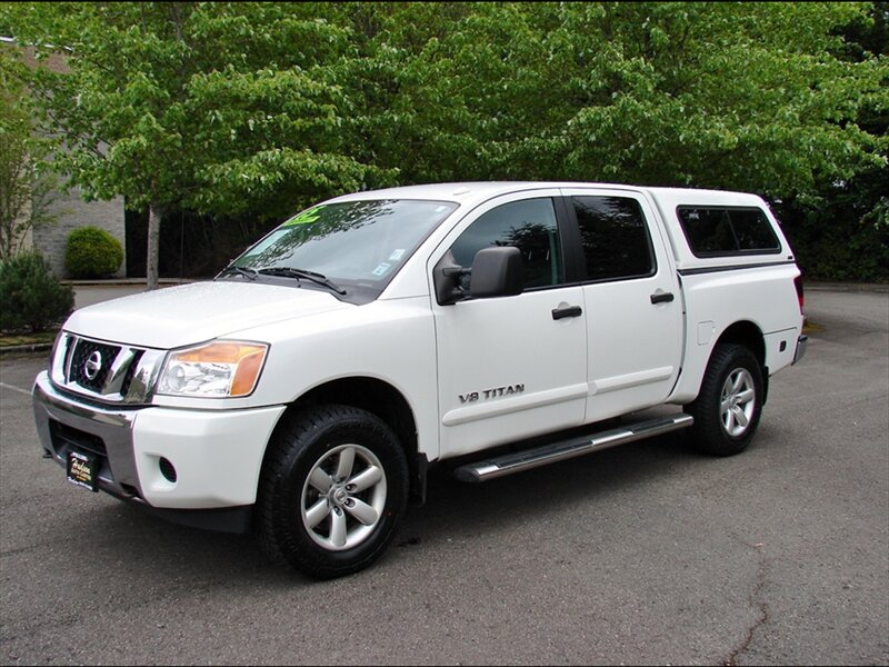 2015 Nissan Titan SV  