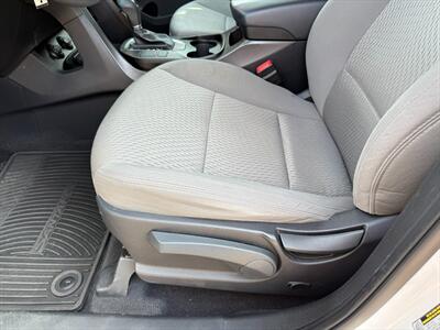 2015 Hyundai Santa Fe 2.4L   - Photo 11 - Poulsbo, WA 98370