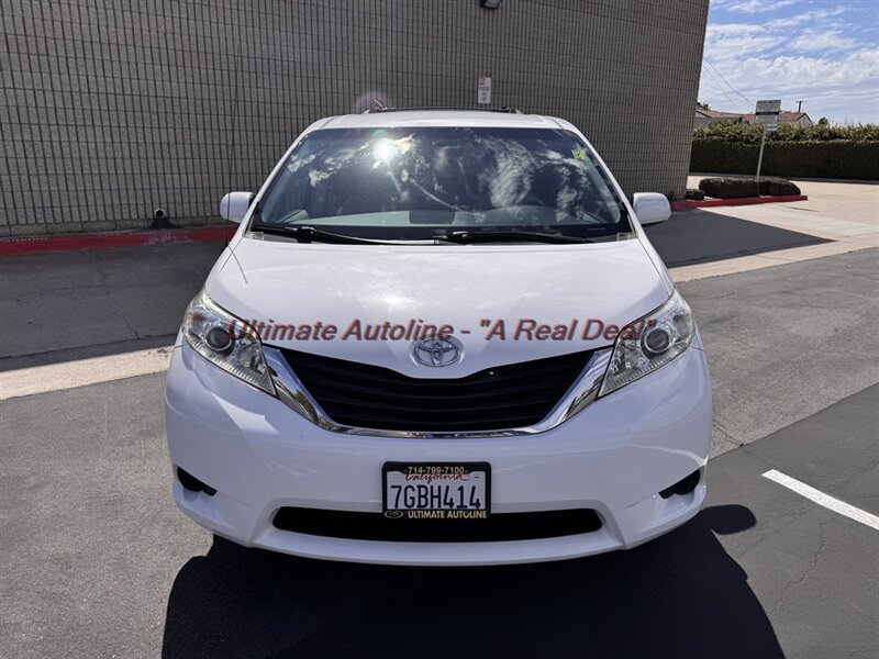 2014 Toyota Sienna LE 7-Passenger Auto