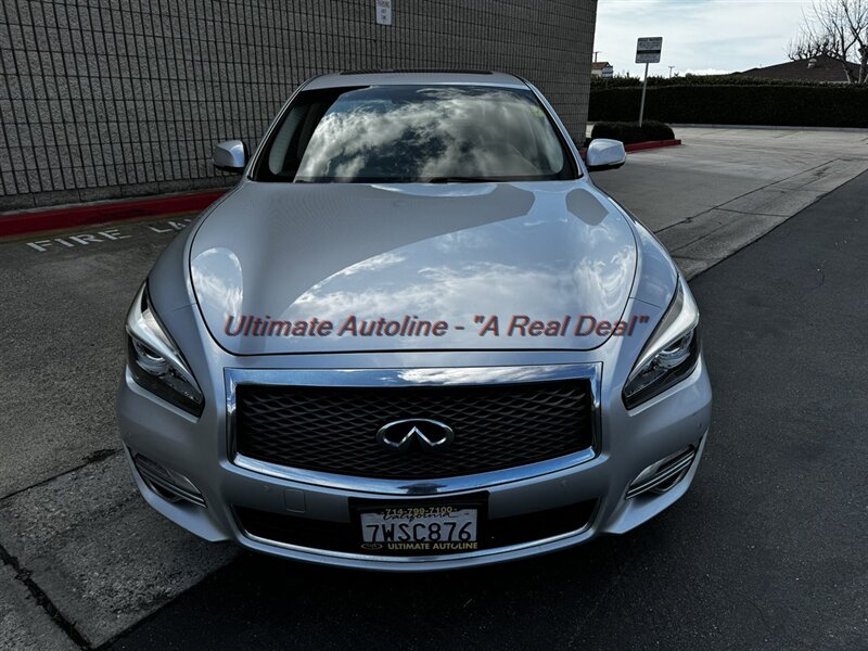 2017 INFINITI Q70 3.7  