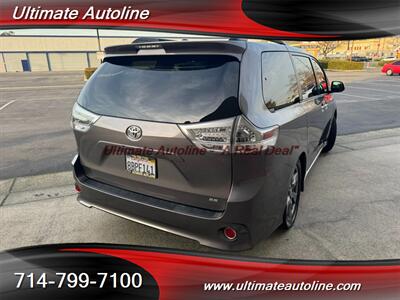 2017 Toyota Sienna SE Premium 8-Passeng   - Photo 4 - Westminster, CA 92683