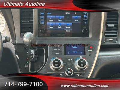 2017 Toyota Sienna SE Premium 8-Passeng   - Photo 20 - Westminster, CA 92683