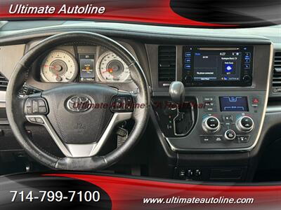 2017 Toyota Sienna SE Premium 8-Passeng   - Photo 15 - Westminster, CA 92683