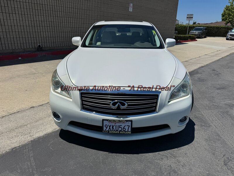 2011 INFINITI M56  