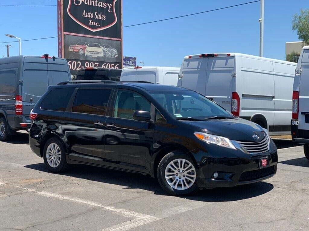 2017 Toyota Sienna XLE 8-Passenger   - Photo 1 - Phoenix, AZ 85020