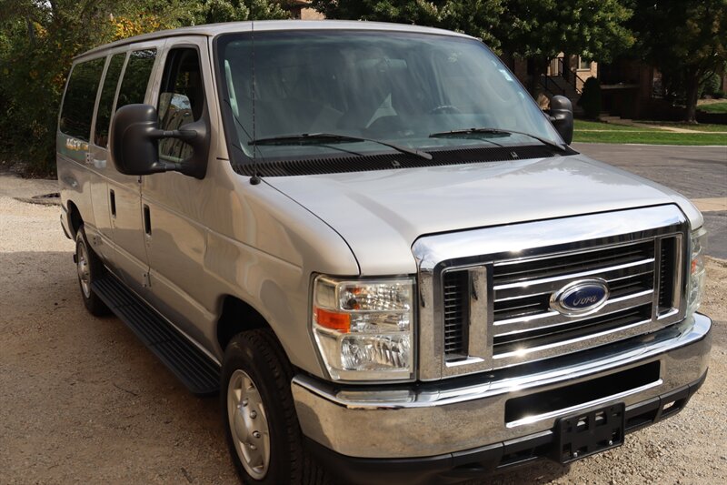 2012 Ford E-Series Econoline Wagon XLT