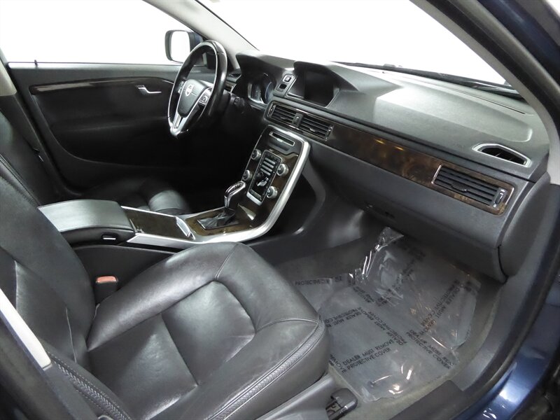 2015 VOLVO XC70 - Image 21