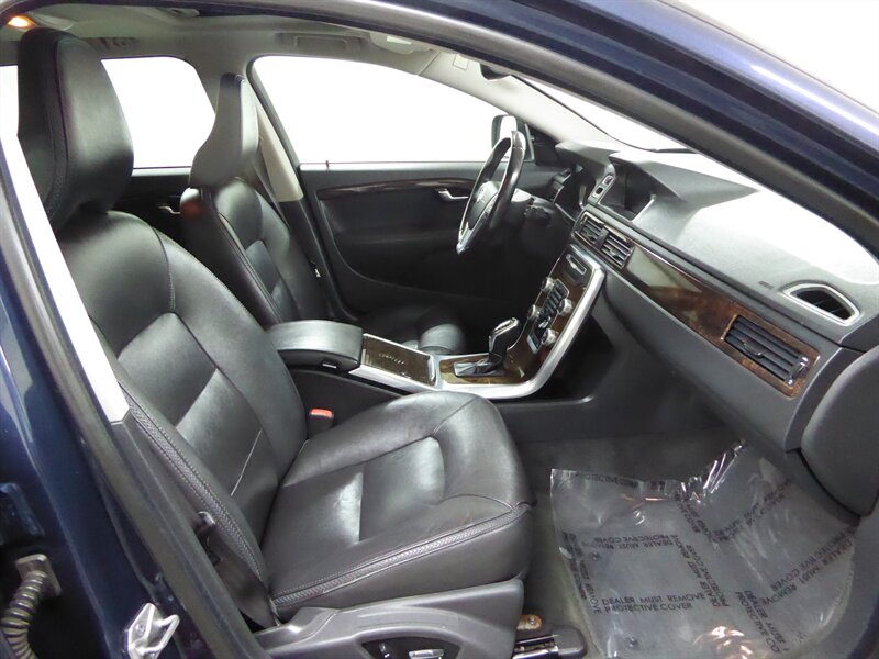 2015 VOLVO XC70 - Image 23