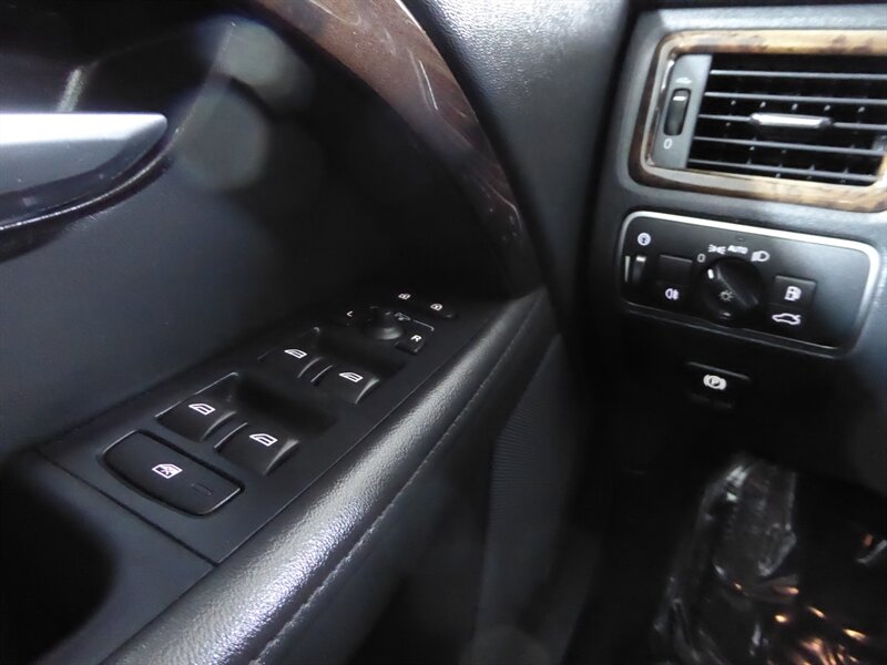 2015 VOLVO XC70 - Image 15