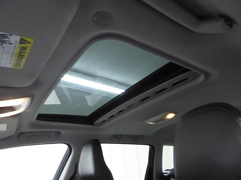 2015 VOLVO XC70 - Image 16