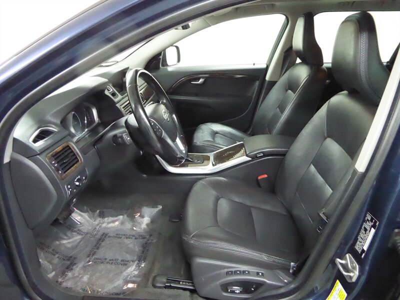 2015 VOLVO XC70 - Image 19