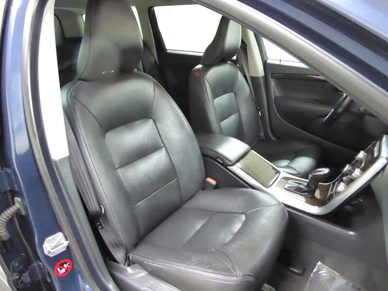 2015 VOLVO XC70 - Image 22