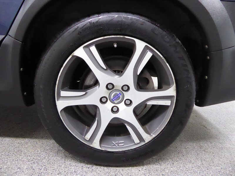 2015 VOLVO XC70 - Image 32