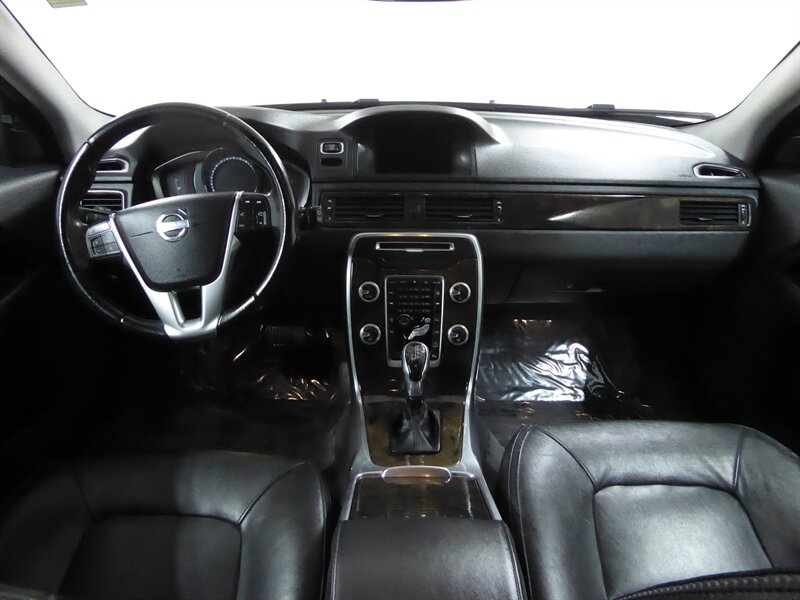 2015 VOLVO XC70 - Image 9