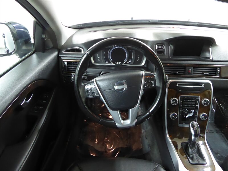 2015 VOLVO XC70 - Image 10