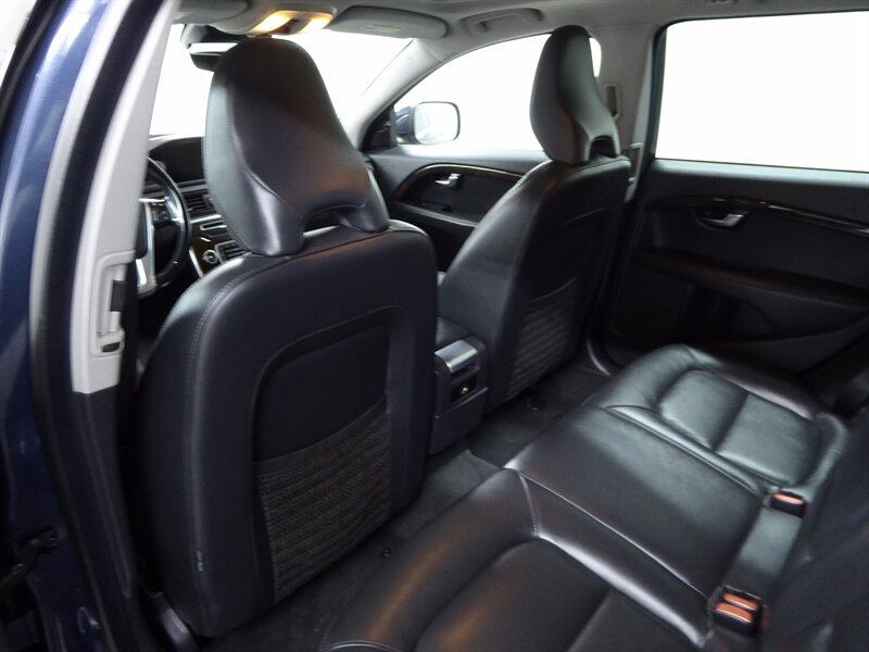 2015 VOLVO XC70 - Image 25