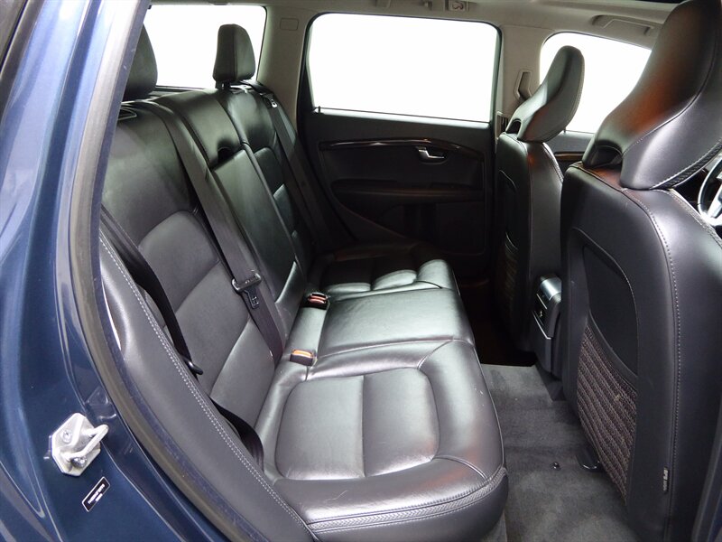 2015 VOLVO XC70 - Image 29